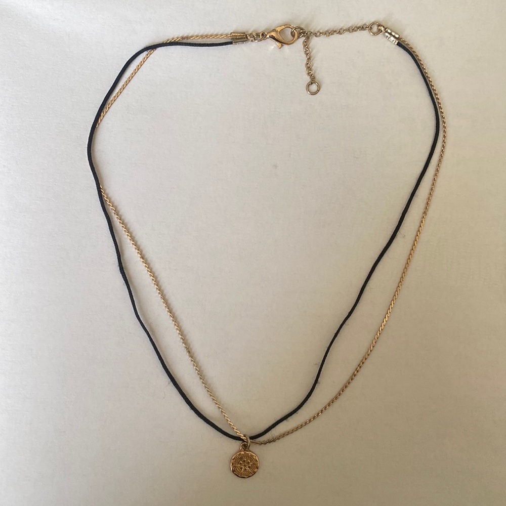 Pendant on chain choker